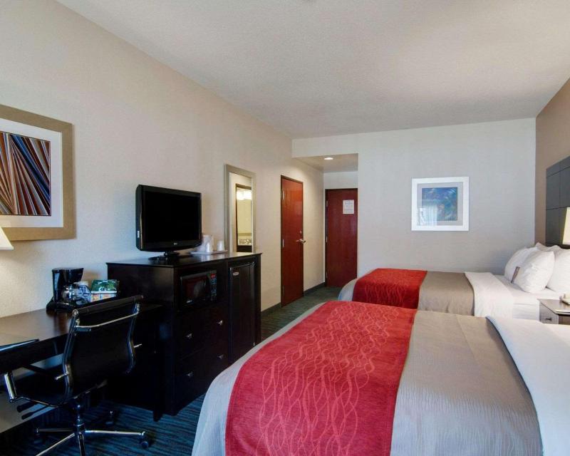 Queen Room with Two Queen Beds - Accessible/Non-Smoking  image 3