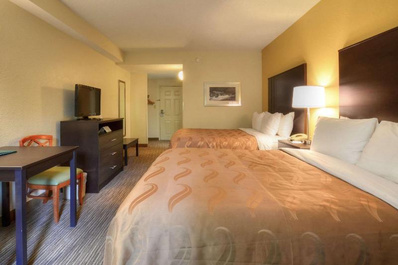 Queen Suite with Two Queen Beds - Non-Smoking image 1