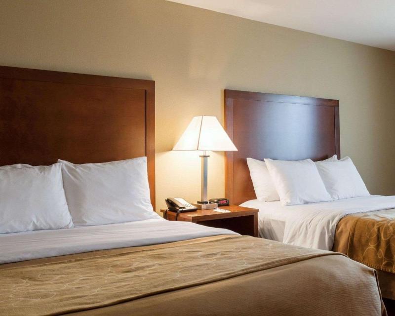 Queen Room with Two Queen Beds image 3
