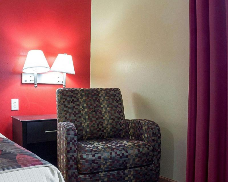 Queen Room - Non-Smoking image 2