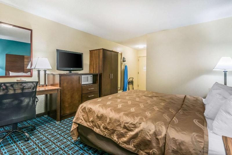 King Room - Accessible/Non-Smoking image 3