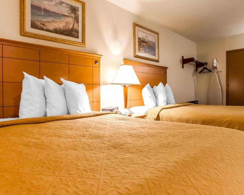 Double Room with Two Double Beds image 3