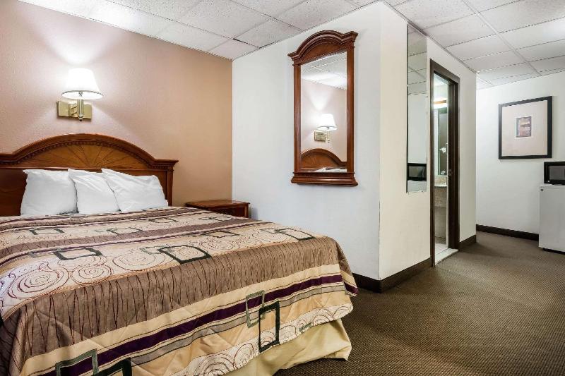 Queen Room - Non-Smoking image 2