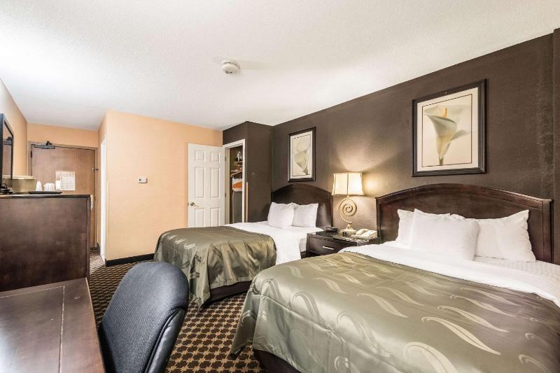 Double Room with Two Double Beds - Non-Smoking image 3