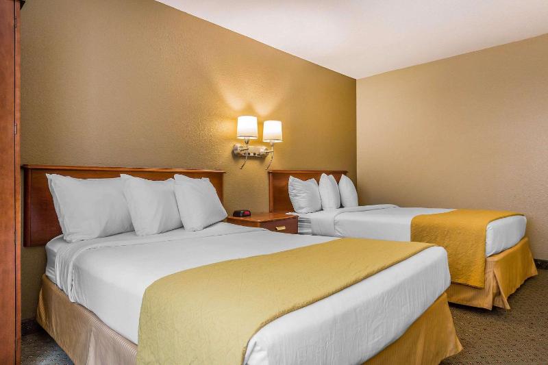 Double Room with Two Double Beds - Non-Smoking image 4