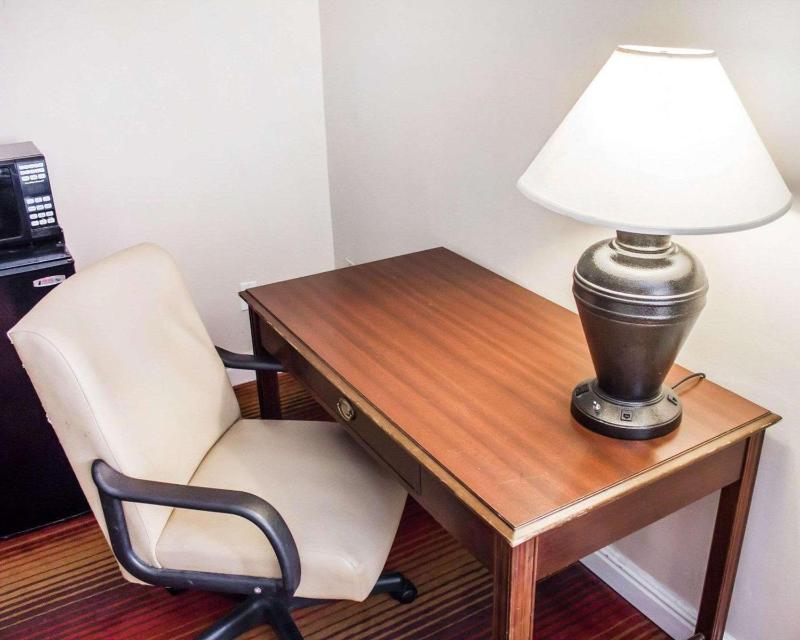 King Room - Non-Smoking image 3