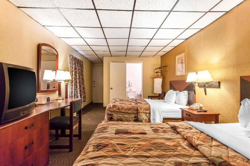 Double Room with Two Double Beds - Smoking image 2