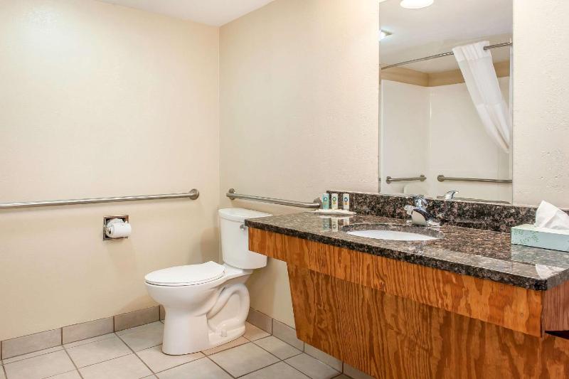 Double Room - Accessible/Non-Smoking image 3