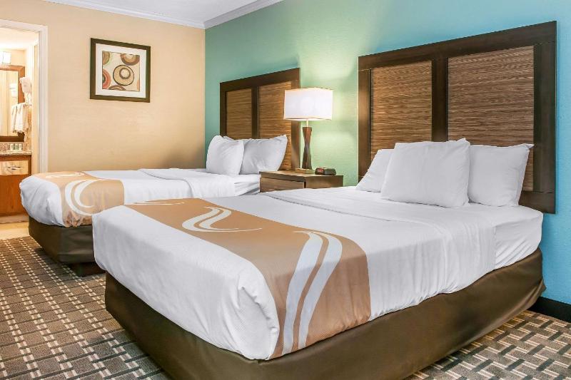 Double Room with Two Double Beds - Smoking image 3