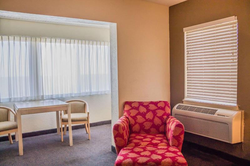 King Room with Front Lake View - Non-Smoking image 2