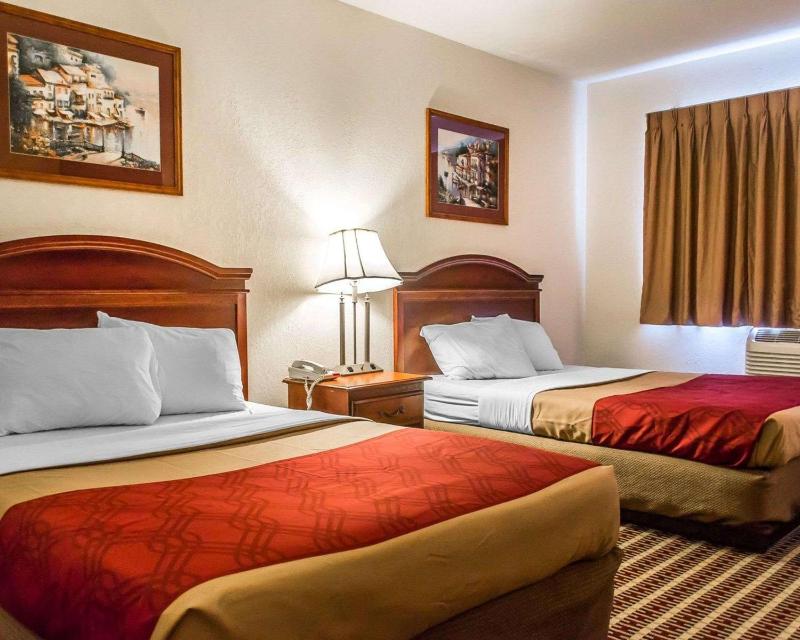 Double Room with Two Double Beds - Smoking image 3