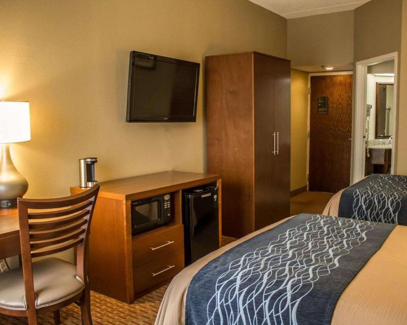 Double Room with Two Double Beds - Smoking image 2