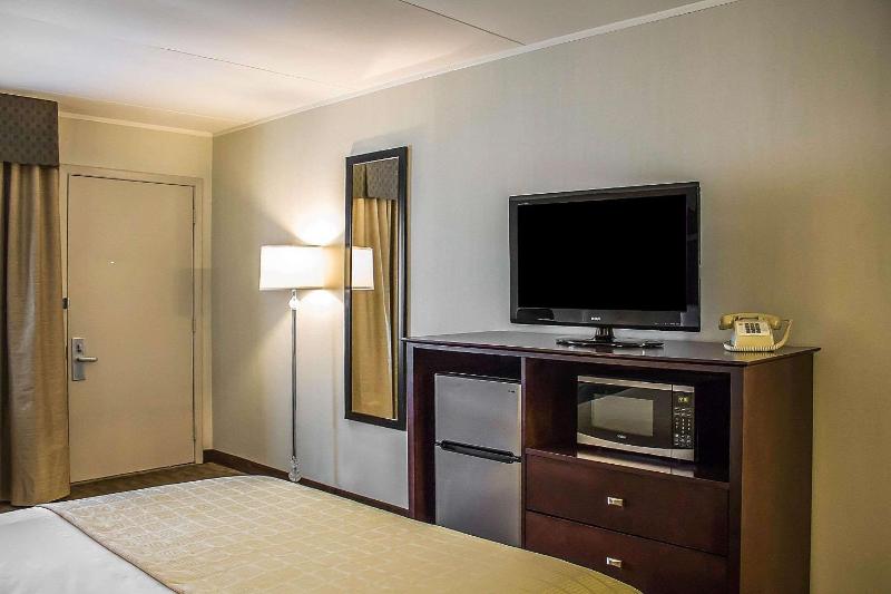 Queen Room - Non-Smoking image 2