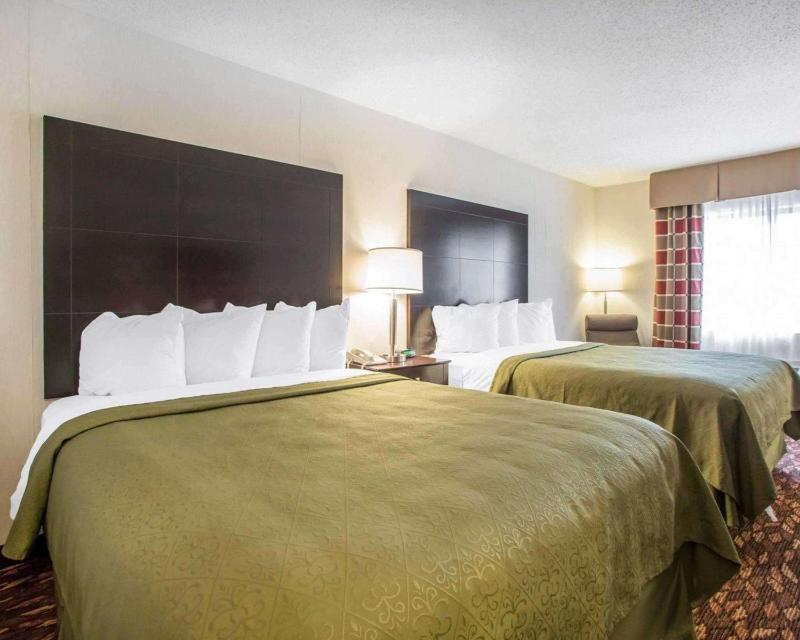 Queen Room with Two Queen Beds - Non-Smoking image 1