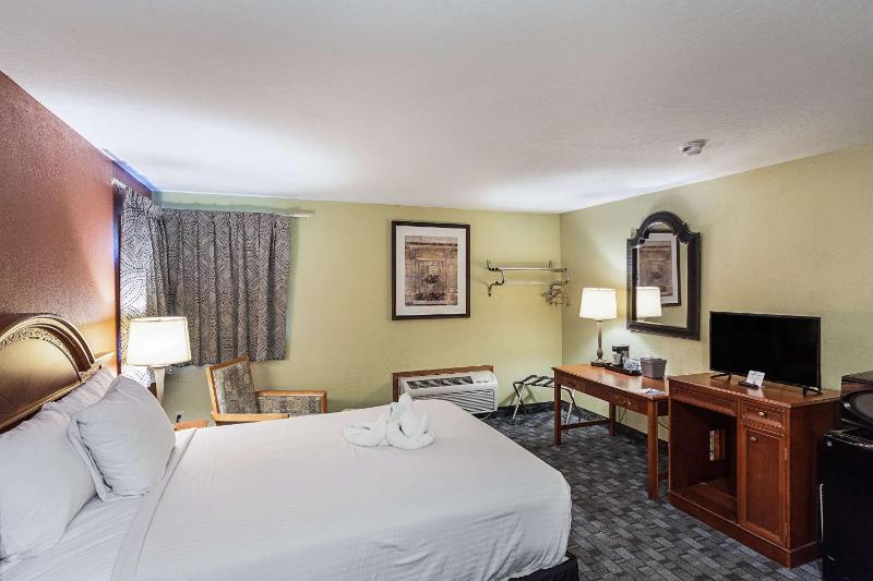 Queen Room - Non-Smoking image 3