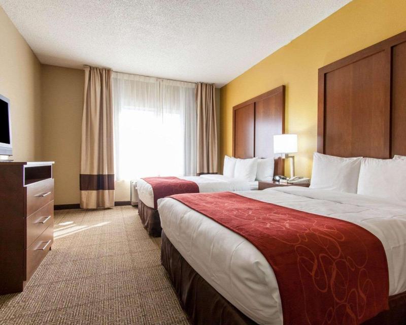 Standard Queen Suite with Two Queen Beds image 2