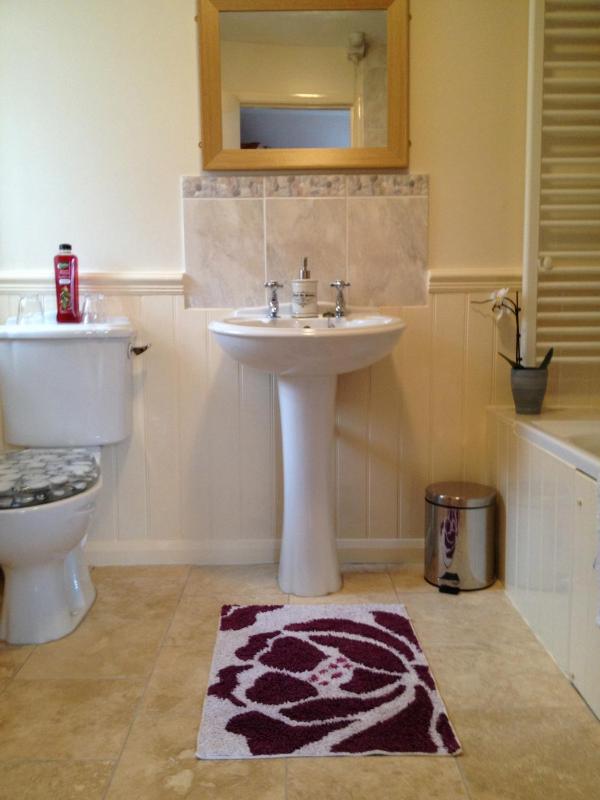 Sweet Banks - Double En-Suite image 4
