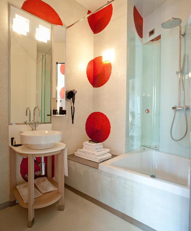 Deluxe Double or Twin Room image 1