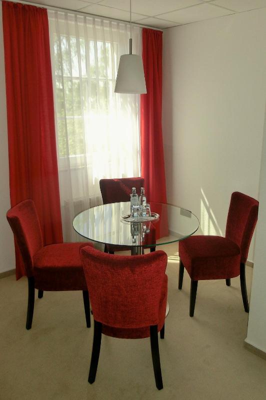 Family Room image 2