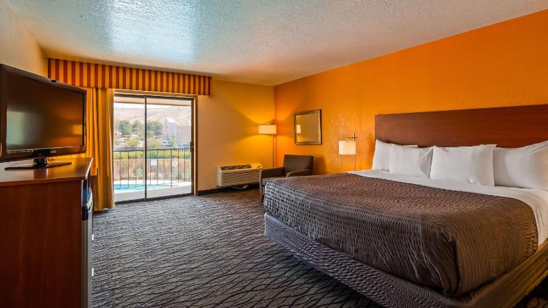 King Suite with Pool View image 3