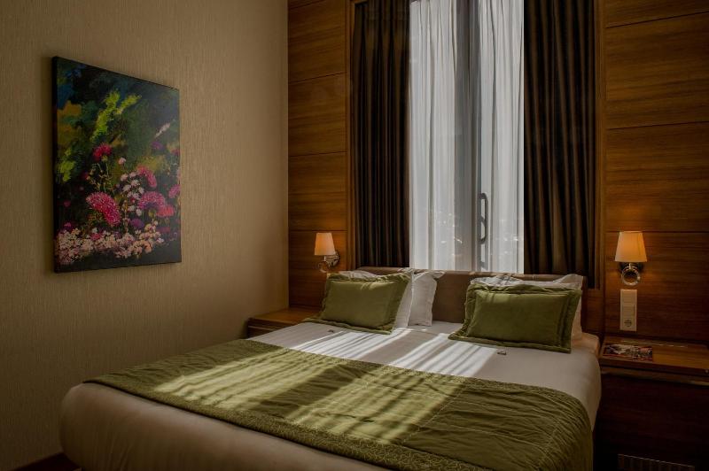 Standard Double Room image 3