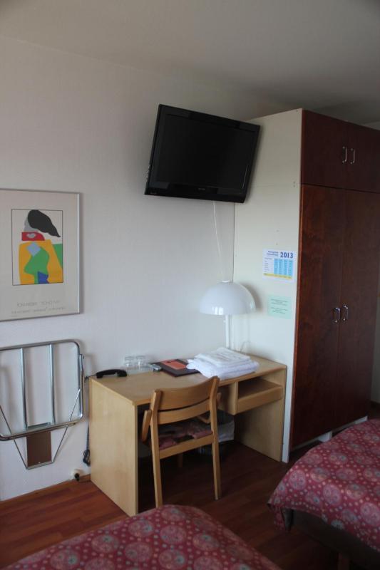 Twin Room image 2