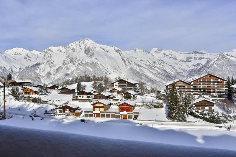 Apartment with Mountain View image 4