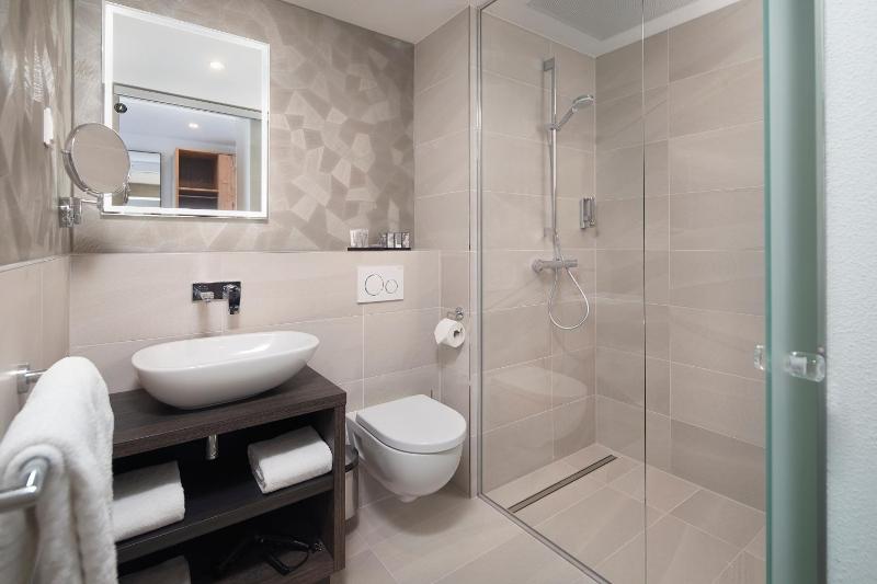 City Twin Room image 1