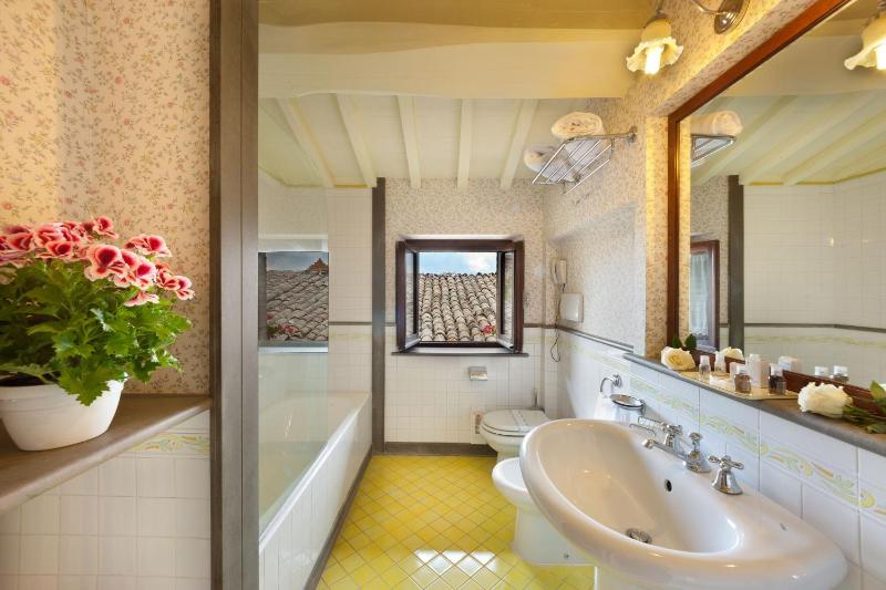 Double or Twin Room image 3