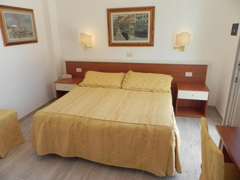 Double Room with Balcony image 2
