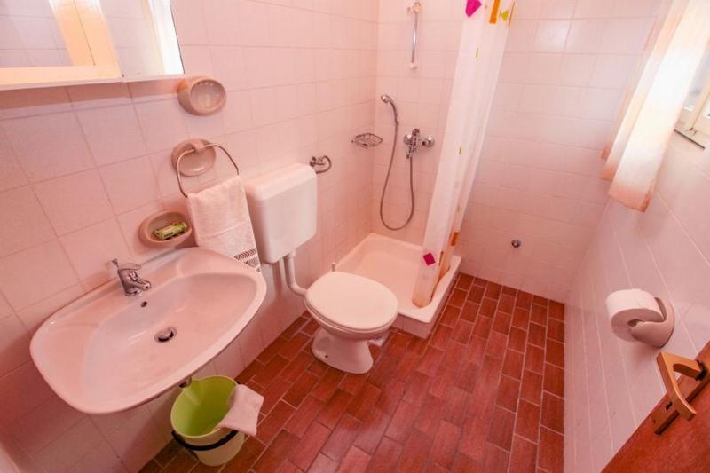 One-Bedroom Suite image 2