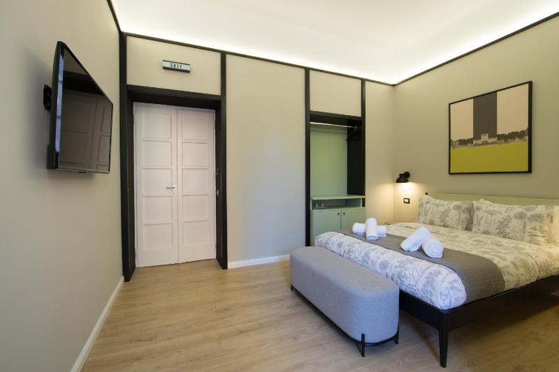 Superior Double Room image 3