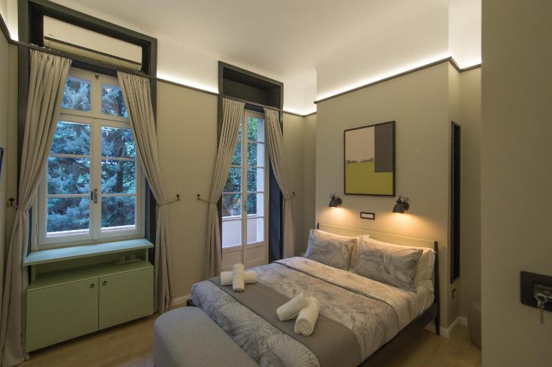 Deluxe Double Room with Balcony image 1