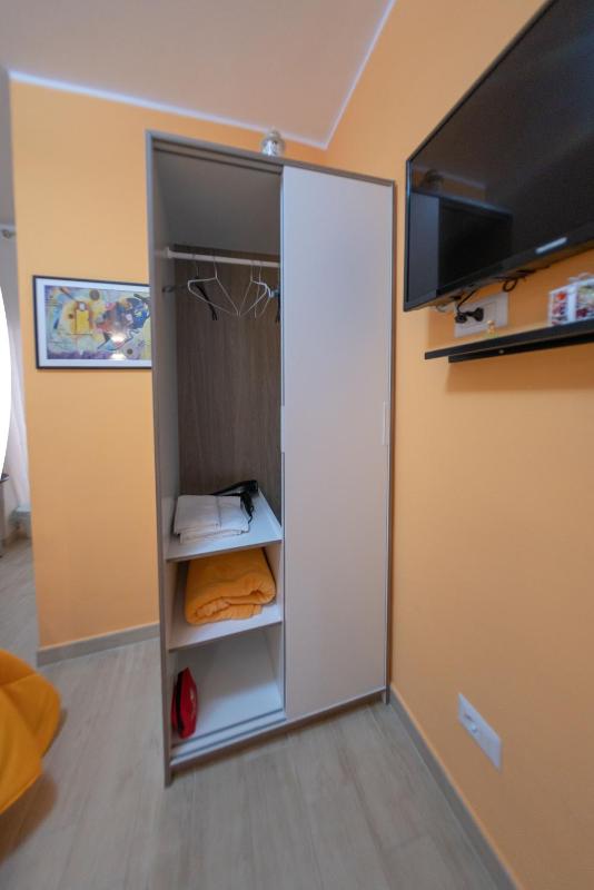 Economy Double Room image 3