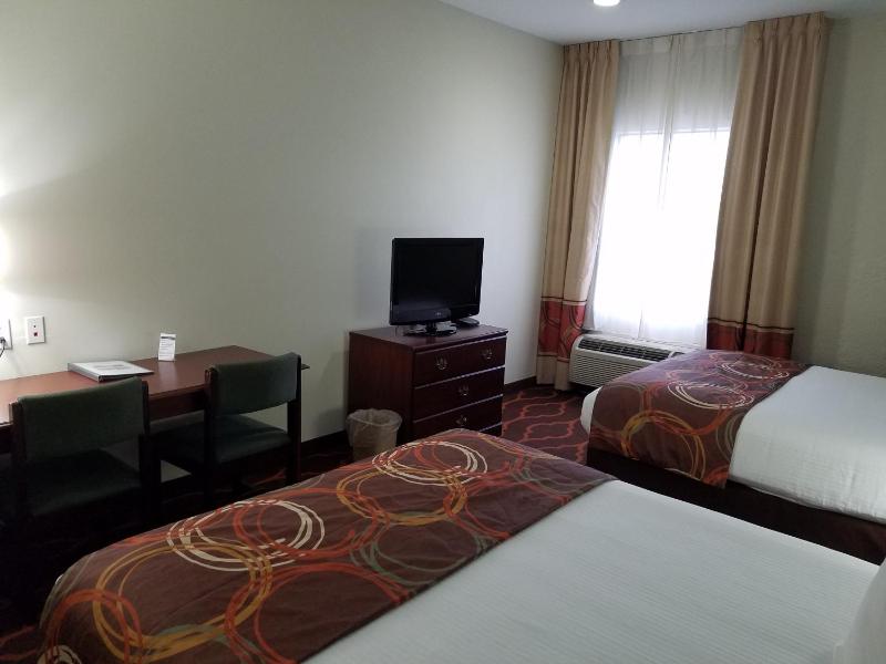 Queen Room with Two Queen Beds - Non-Smoking image 2
