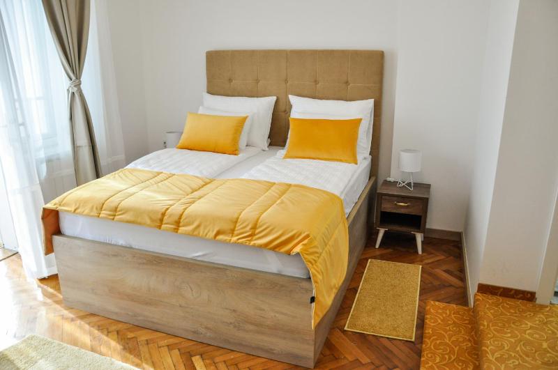 Studio Apartment image 2