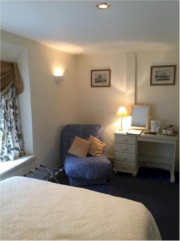 Double Room image 4
