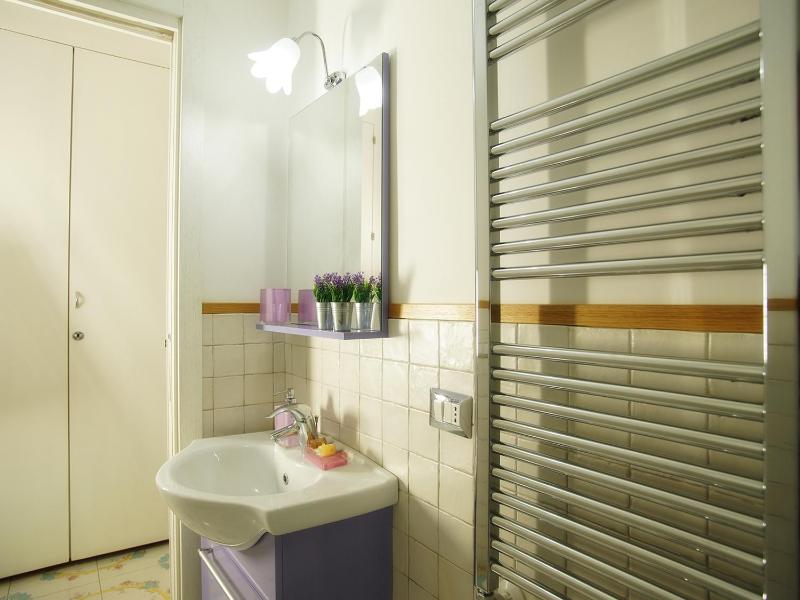 Quadruple Room with Private Bathroom image 3