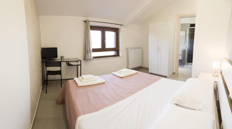 Double Room with Private Bathroom image 3