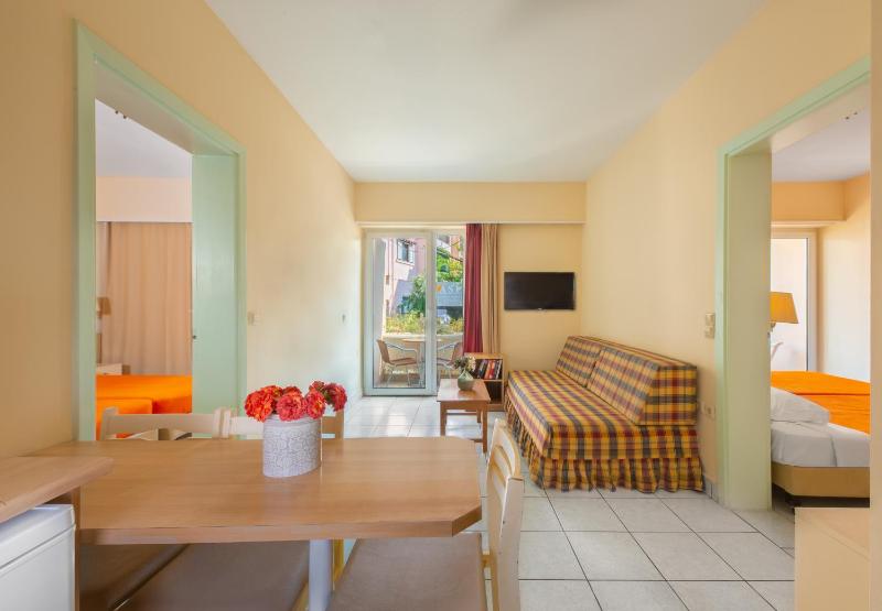 Pavlos Hotel - image 8
