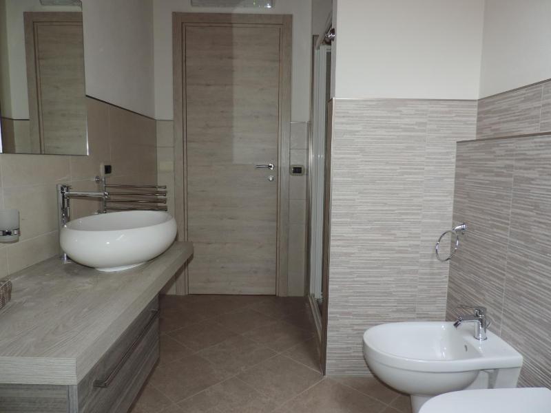Twin Room with Private External Bathroom image 2