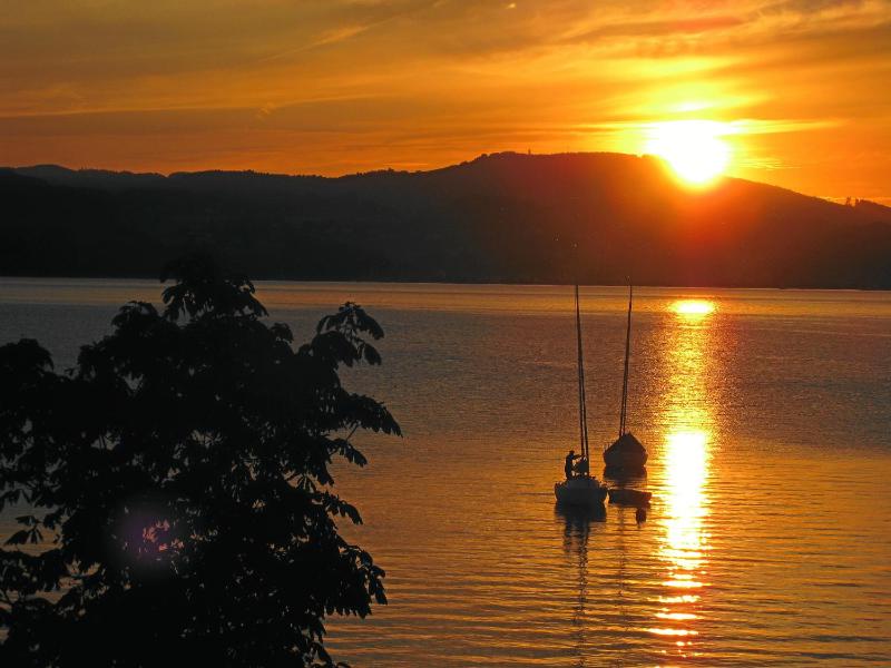 Standard Double Room with Lake View image 2