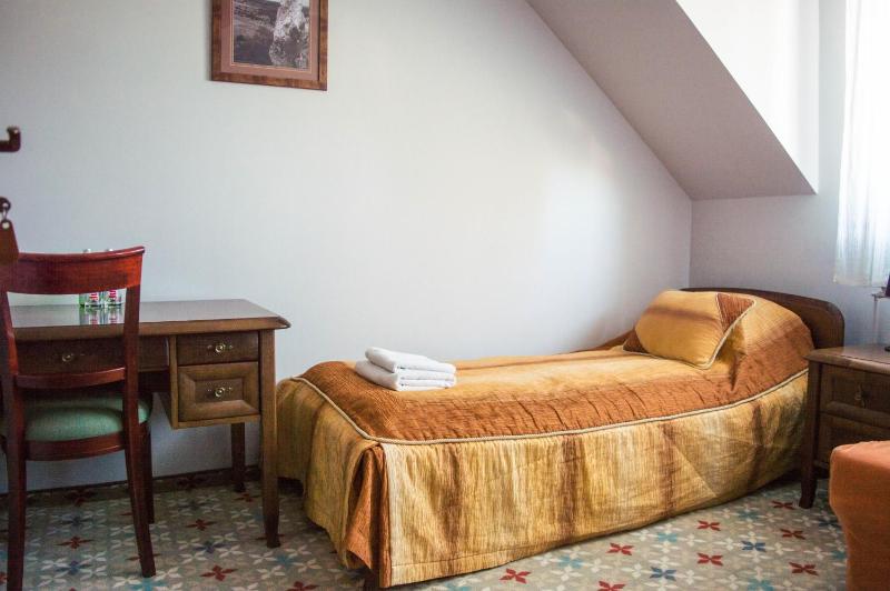 Single Room image 3