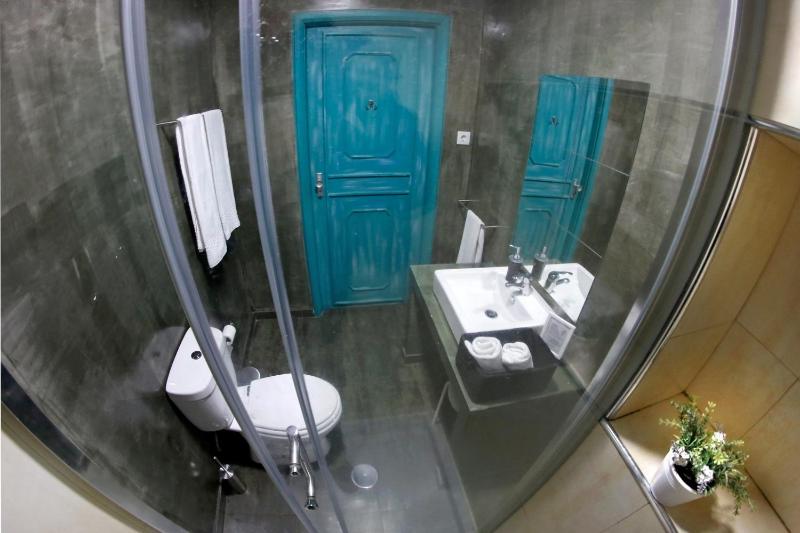 Twin Room with Shared Toilet image 2