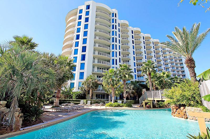 Apartment with Pool View  image 3