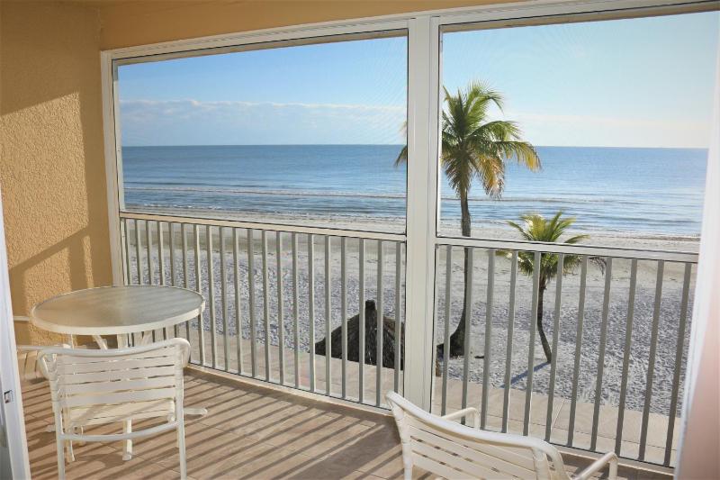 Double Room with Beachfront View (4 Adults) image 4