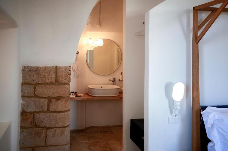 Double Room with Sea View image 4