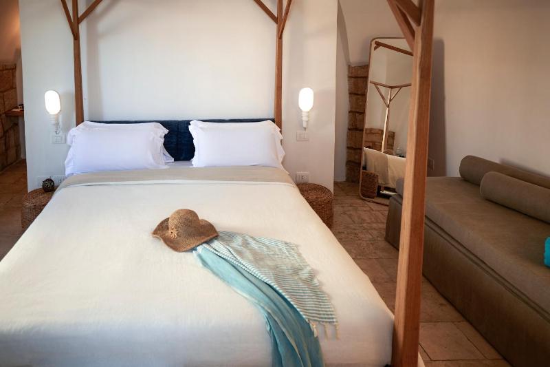 Double Room with Sea View image 2