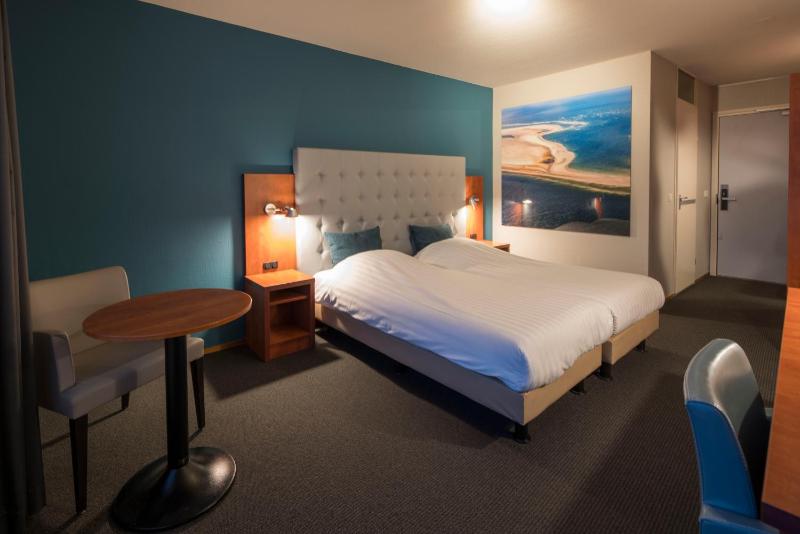 Deluxe Double Room with Balcony and Sea View image 2
