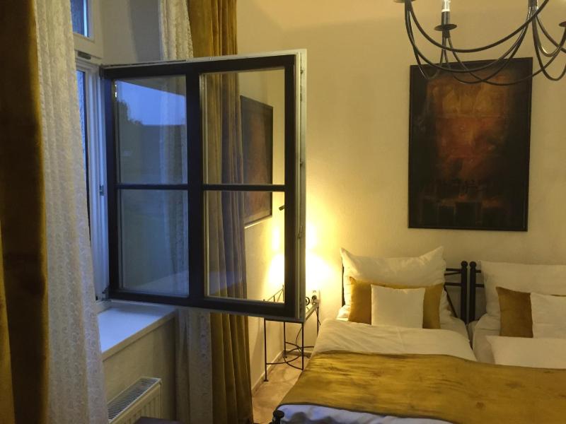 Deluxe Double or Twin Room with Garden View image 4